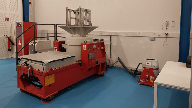 Image of a machine used for static magnetic field testing, located in a laboratory setting.