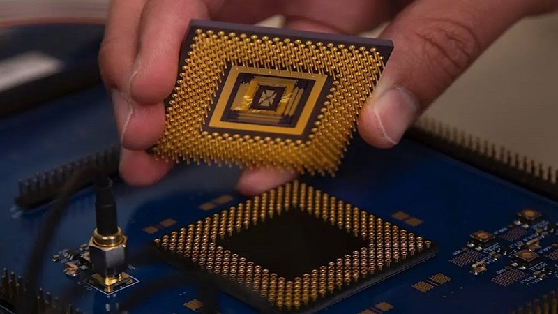 First programmable memristor computer aims to bring AI processing down from the cloud