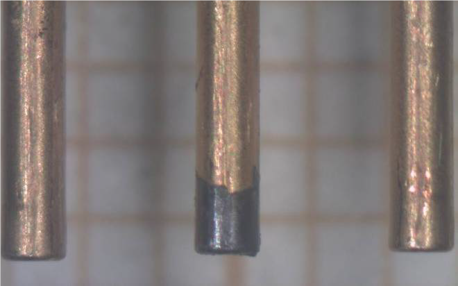 Solder-alloy-on-the-end-of-one-terminal.