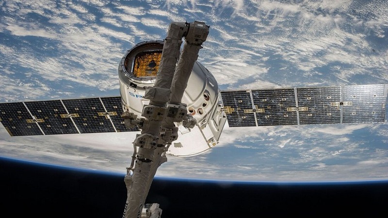 Using optical transceiver technology on spacecraft