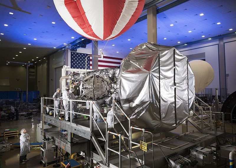 muos-4-satellite-in-assembly-and-test_20721115378_o.jpg.scale_.LARGE_